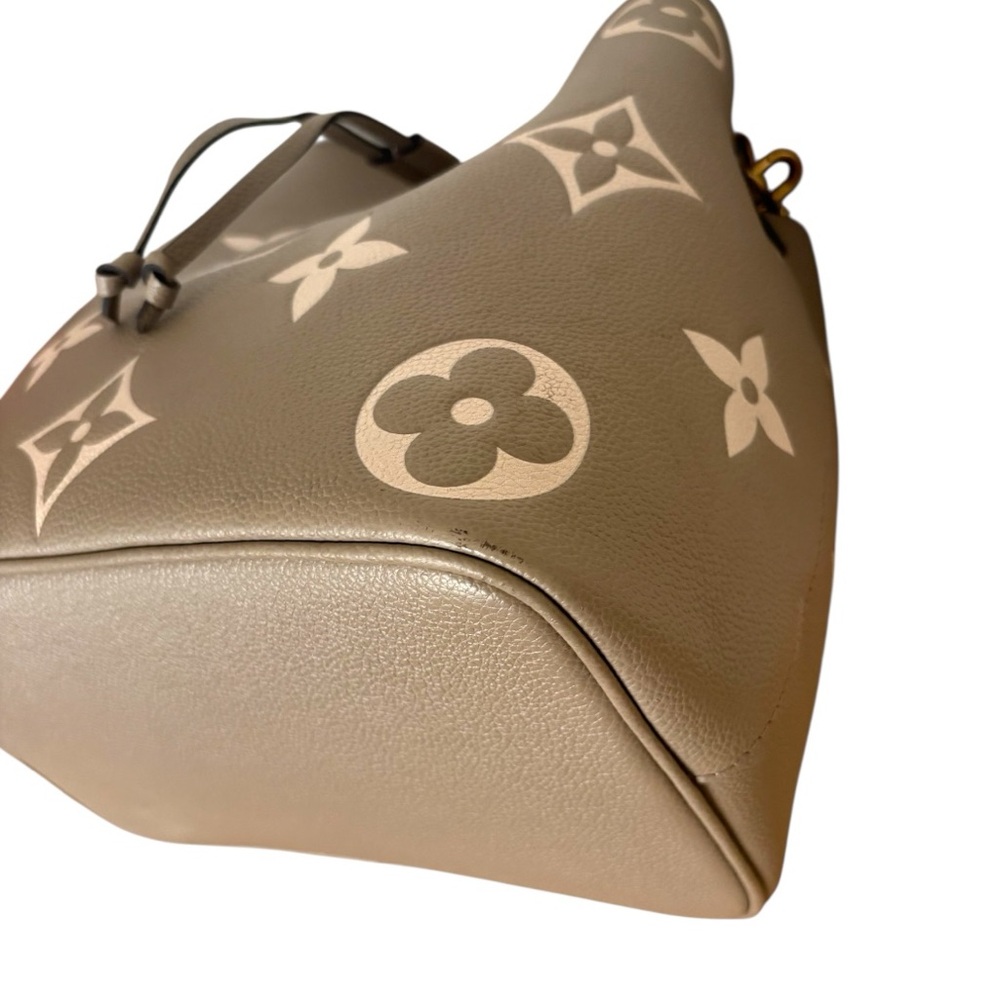 Louis Vuitton Monogram Giant Neonoe - Picture 8 of 9